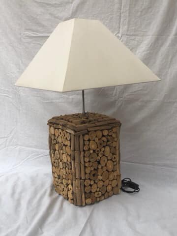 Lampe à poser carrée bois recyclé