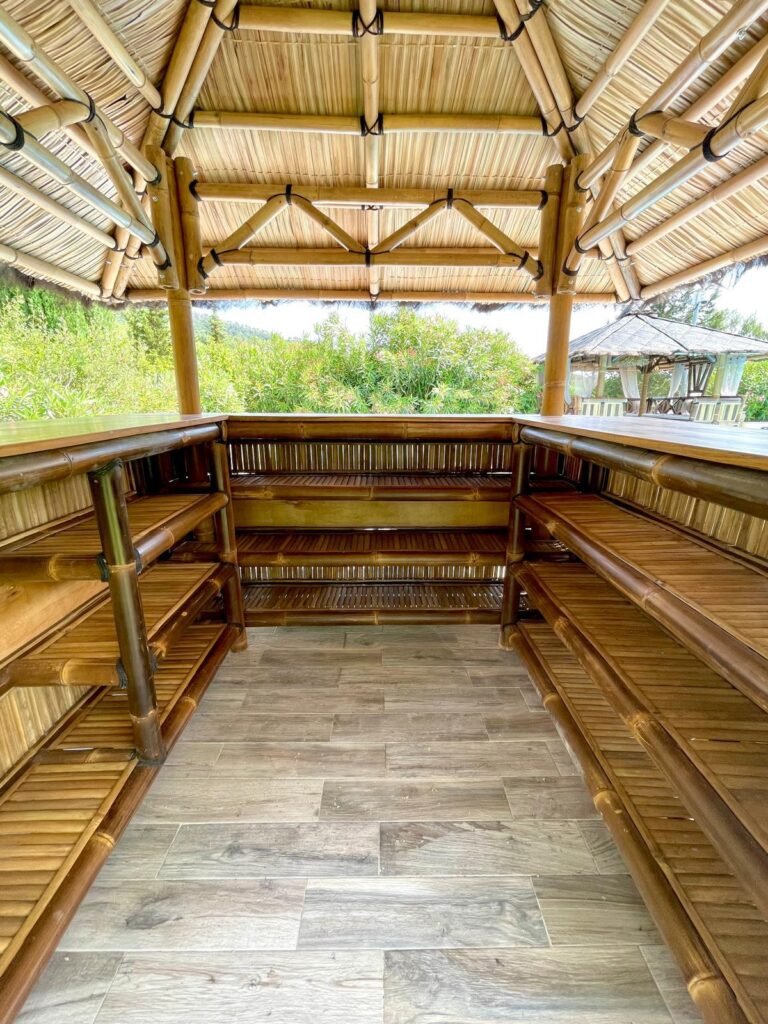 Installation d’un gazébo en bambou à Brignoles